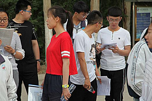 香格里拉四川绵阳复读机构学费,复读高考的学费都是一学期一交