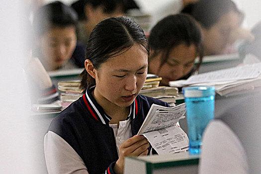 广汉第二高级中学高考复读,高考复读选择什么学校